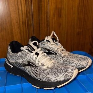 Womens Brooks Adrenaline 21 size 8